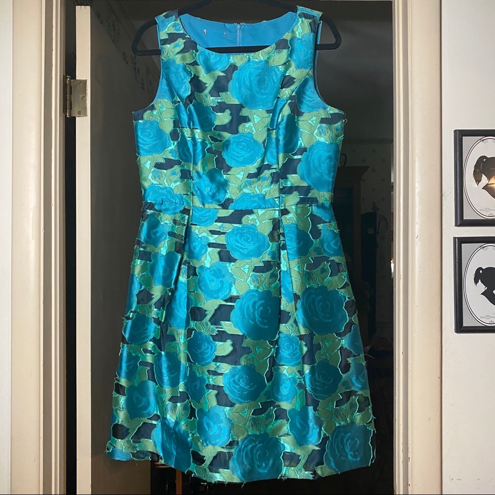 Very pretty Summer dress!